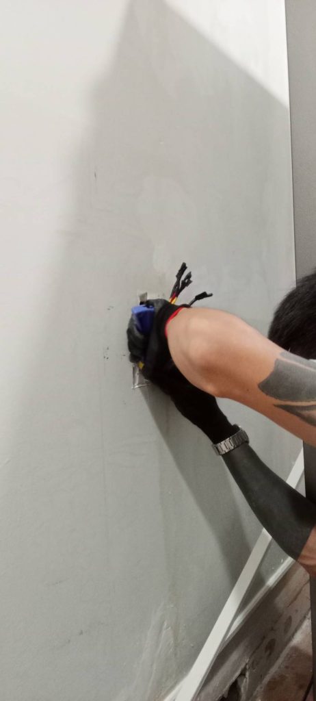 ติดตั้งปลั๊กไฟ