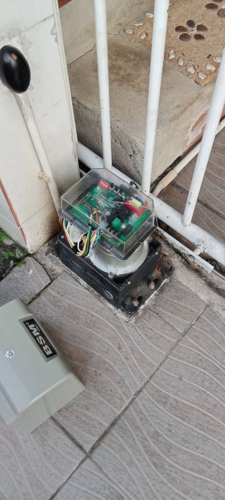 แผงวงจรมอเตอร์ประตูรีโมท