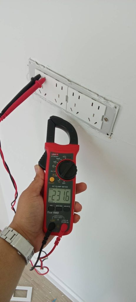 เช็กปลั๊กไฟ