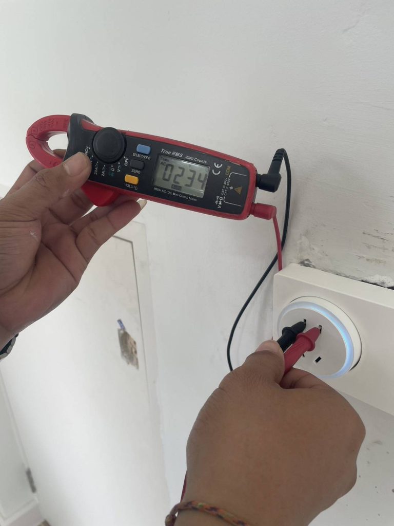 ตรวจเช็กปลั๊กไฟ