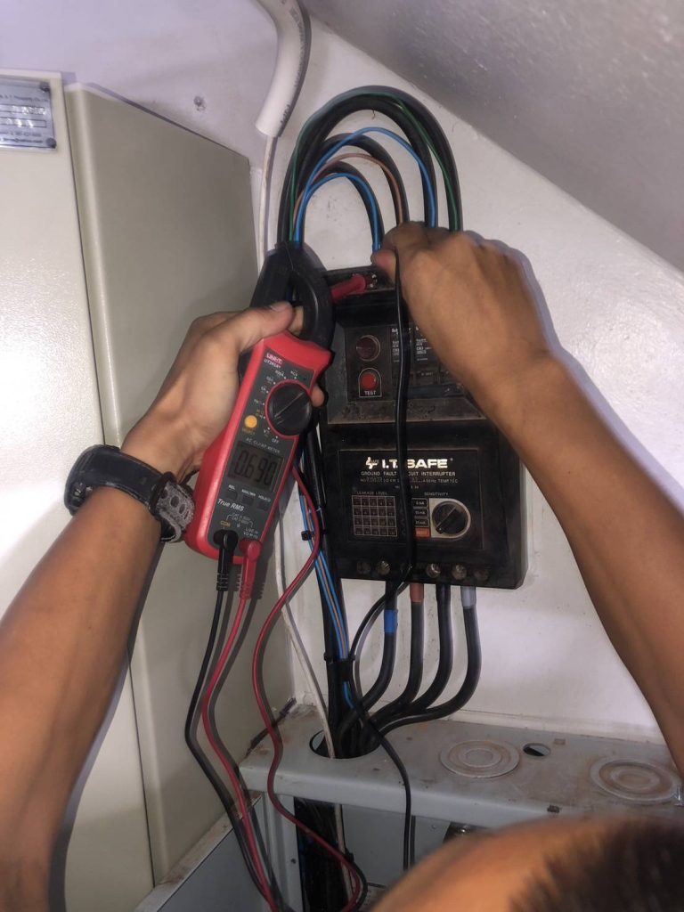 ตรวจเช็กระบบไฟ