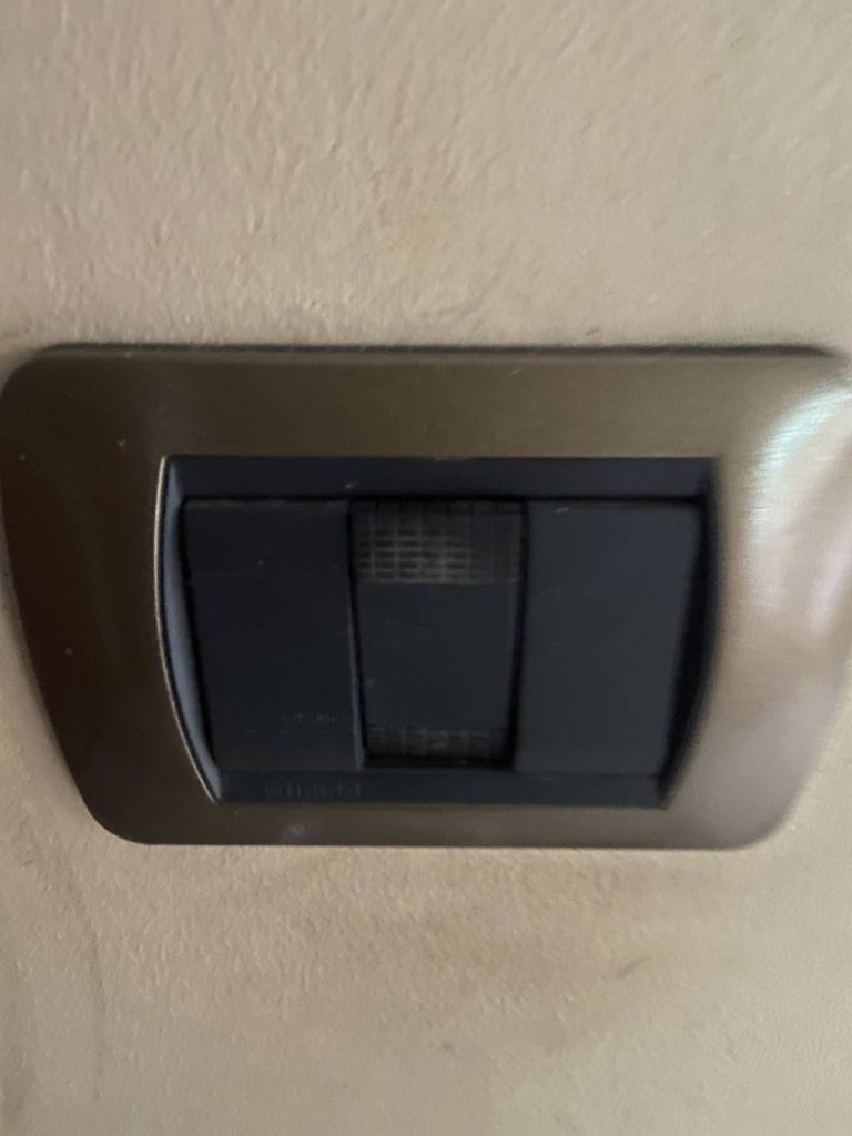 เปลี่ยนสวิตซ์ไฟใหม่