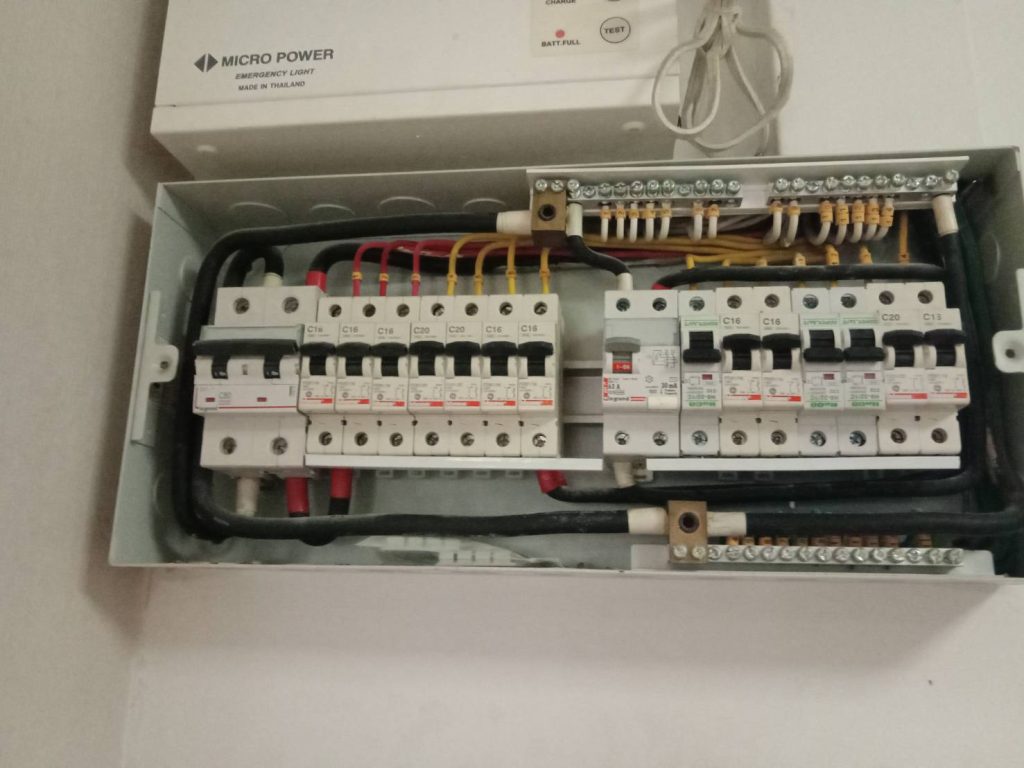 ติดตั้งตู้คอนซูมเมอร์ยูนิต