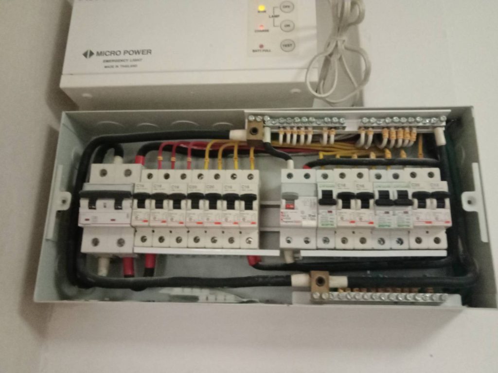 ติดตั้งตู้คอนซูมเมอร์ยูนิต