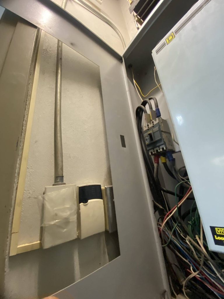 เมนเบรกเกอร์