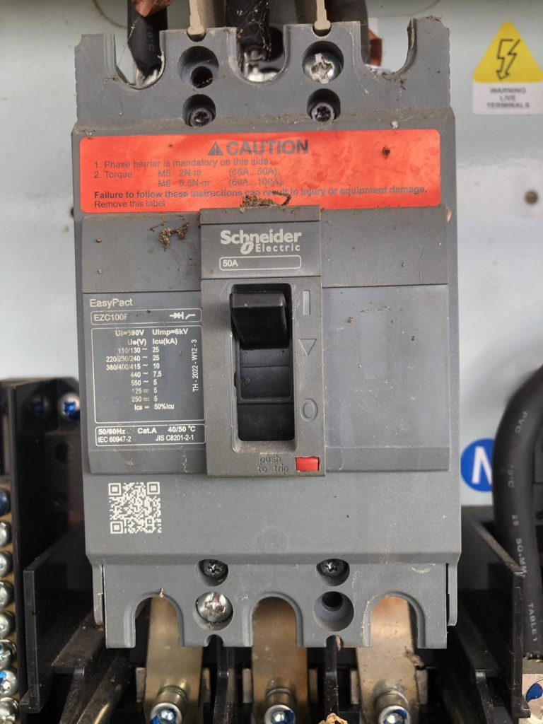 เมนเบรกเกอร์