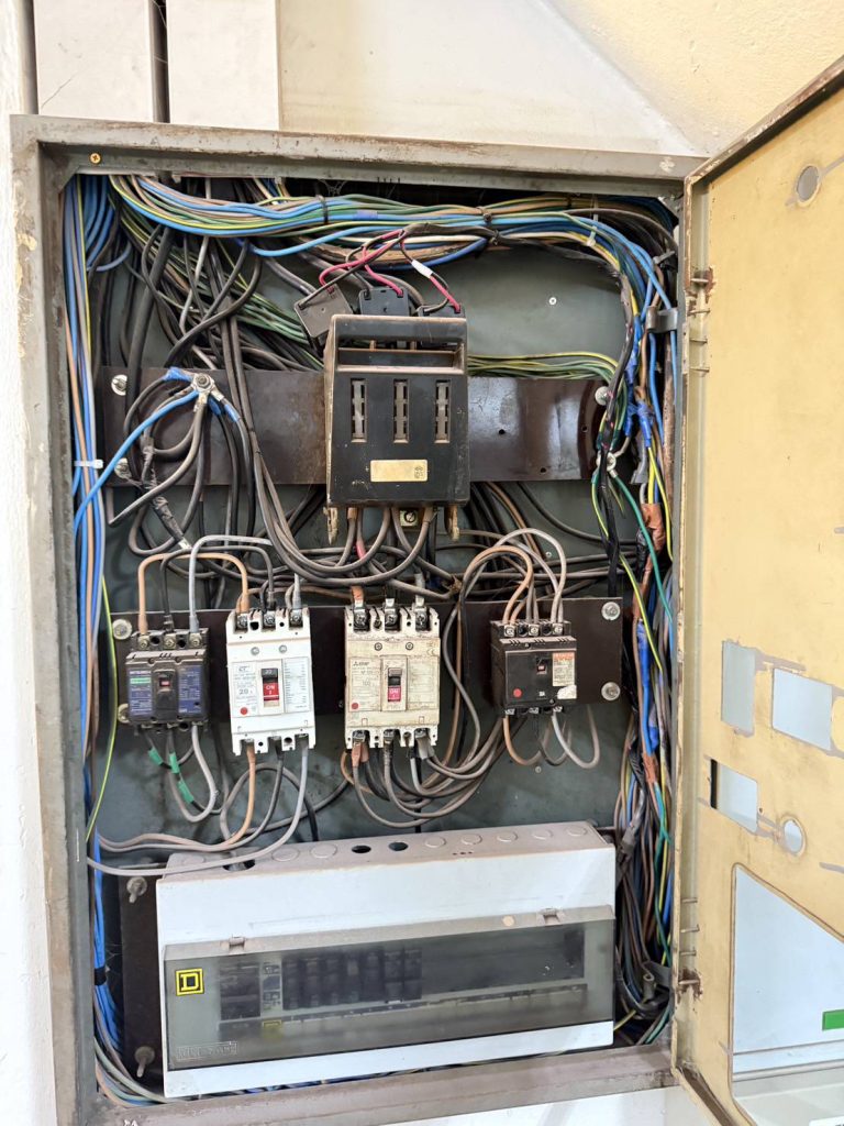 ตู้ควบคุมไฟฟ้า