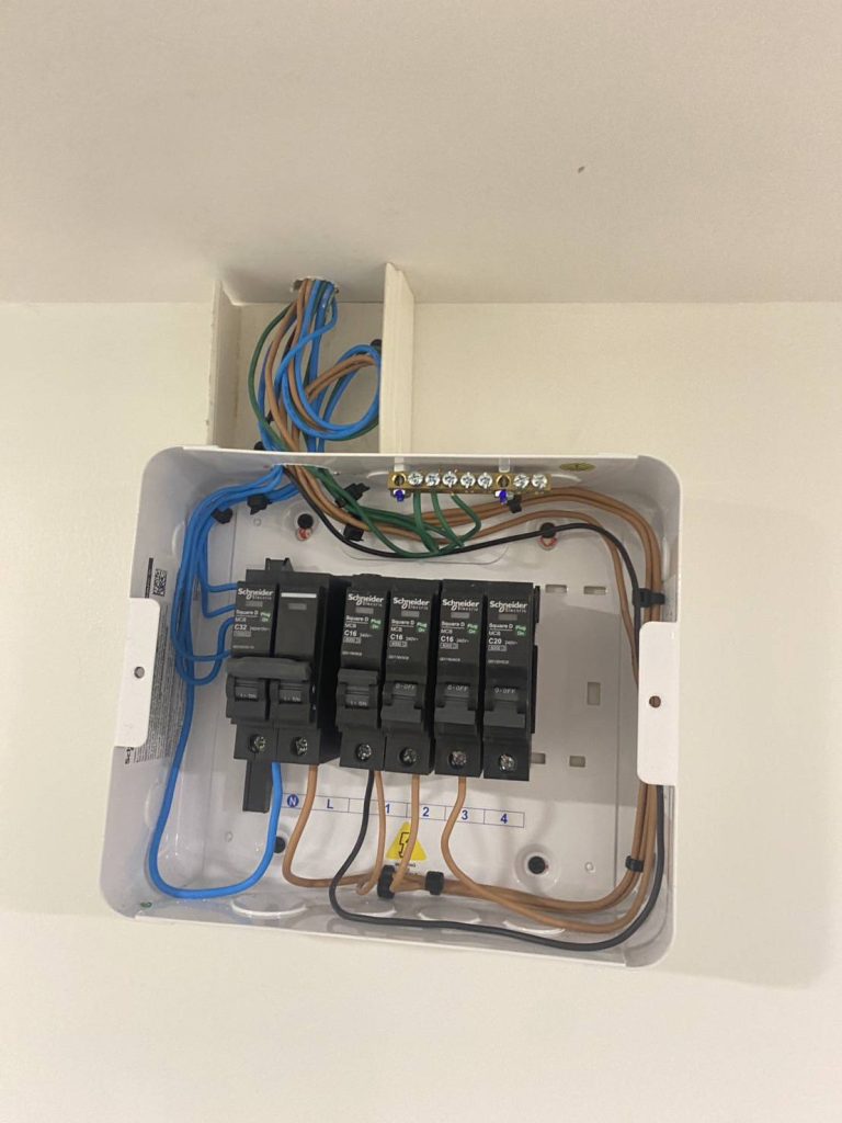 ตู้คอนซูมเมอร์