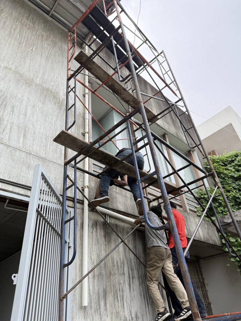 ตั้งนั่งร้านเดินระบบไฟ