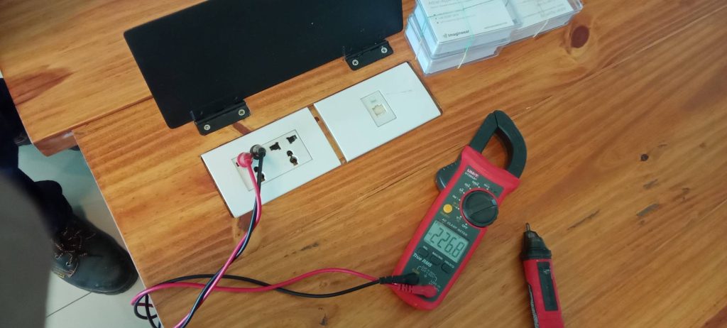 ตรวจเช็คปลั๊กไฟ