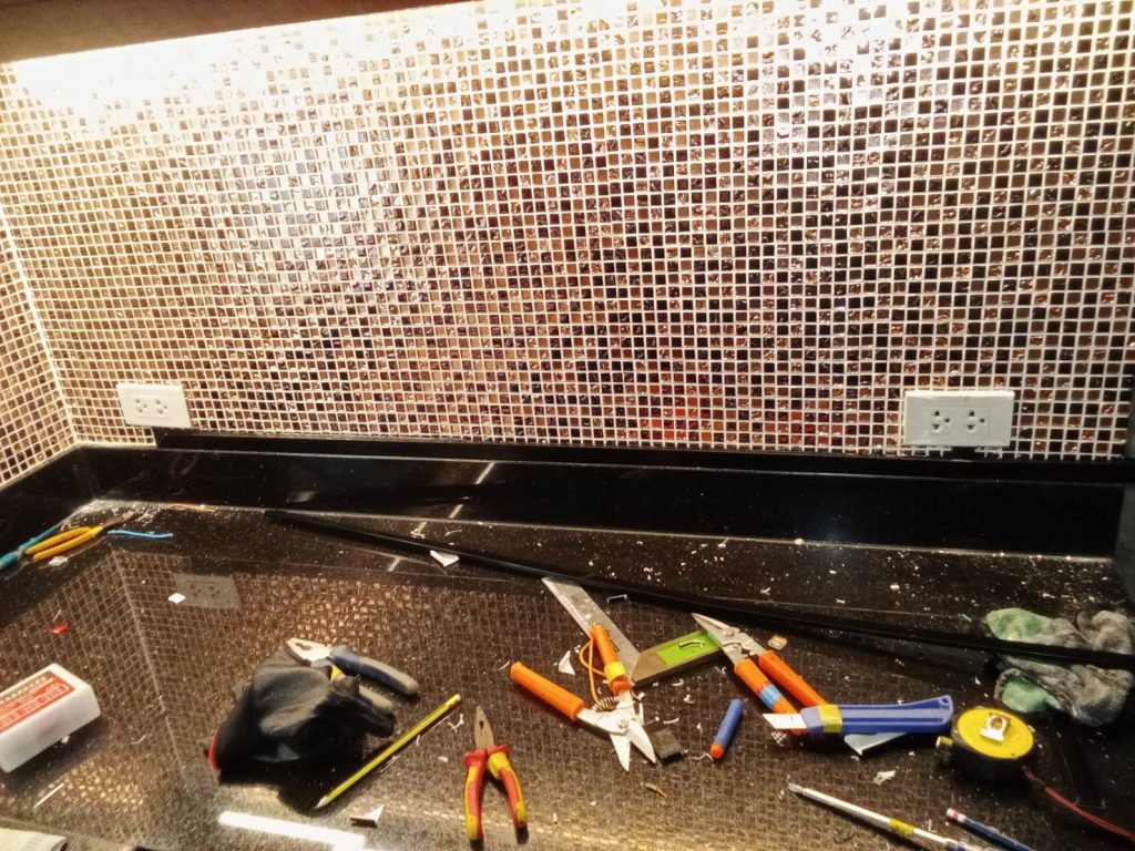 เดินสายไฟต่อเข้าลั๊ก