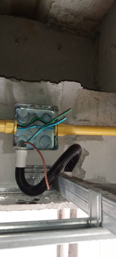 กล่องพักสายไฟบนฝ้า