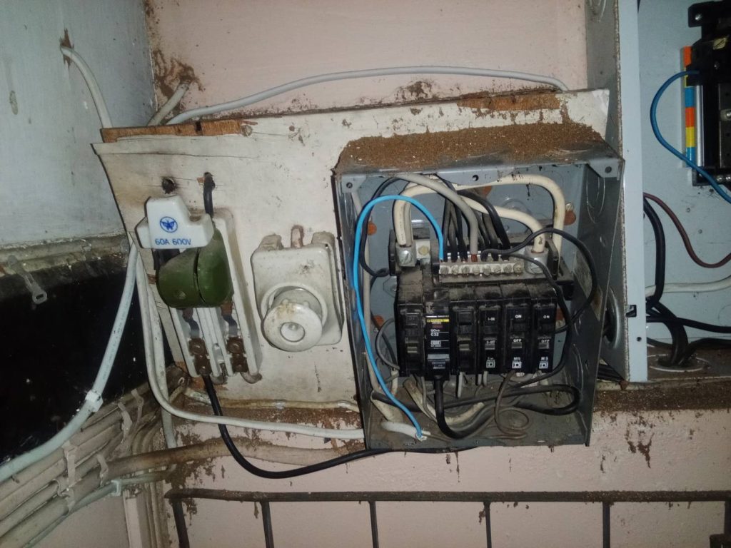 ตรวจเช็กแผงไฟเก่า