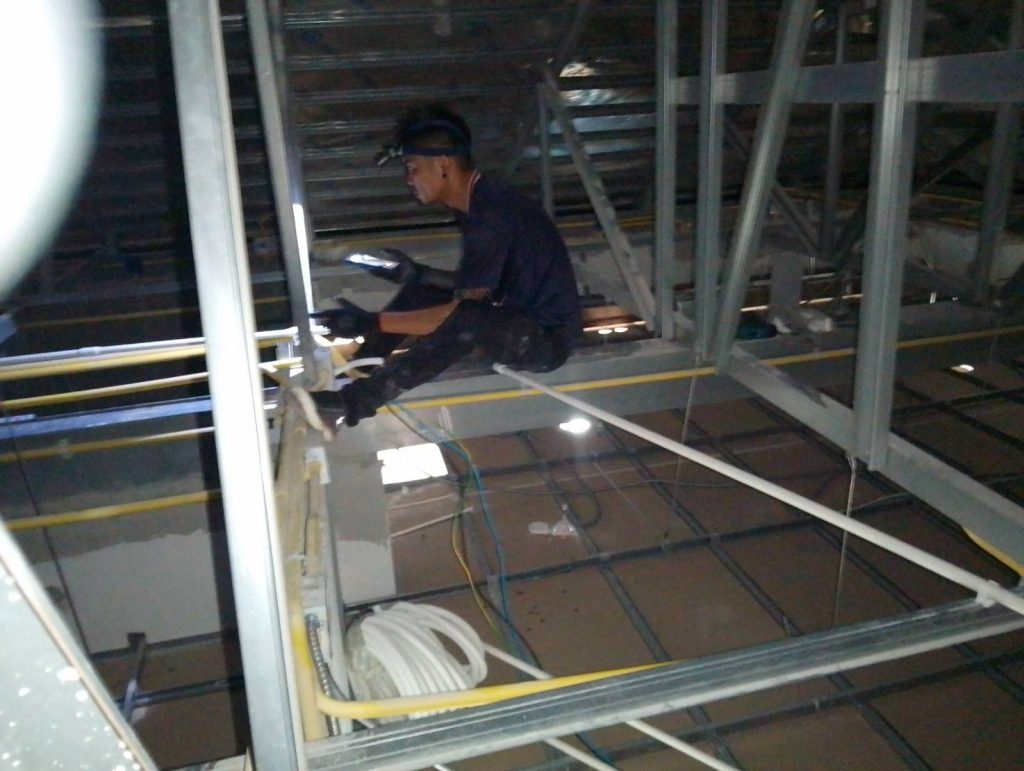 เดินท่อร้อยสาย