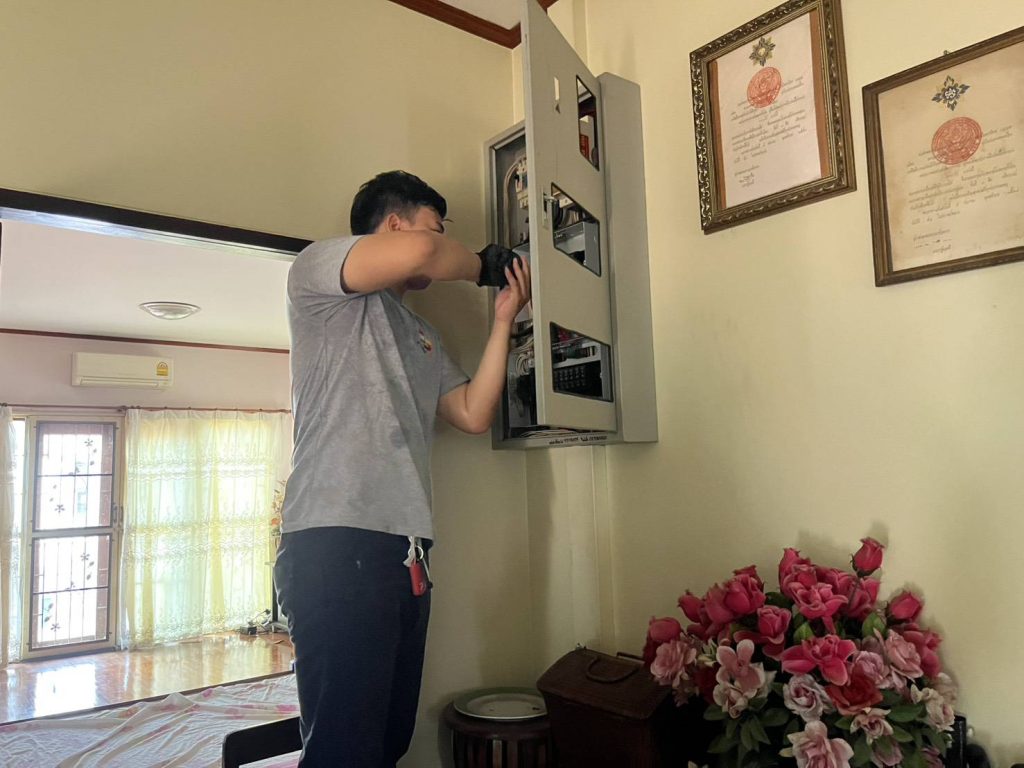 ตรวจเช็กตู้ไฟ