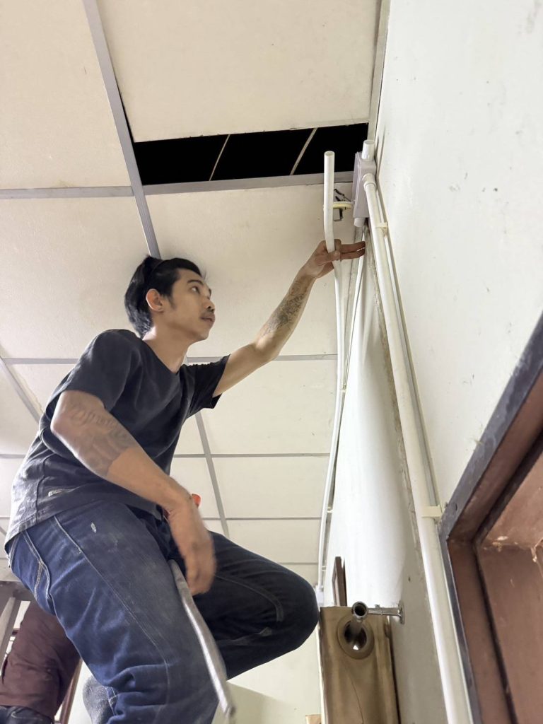 เดินท่อร้อยสายติดตั้งปลั๊ก