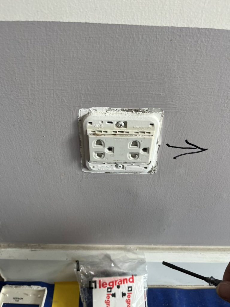 ติดตั้งปลั๊กไฟ