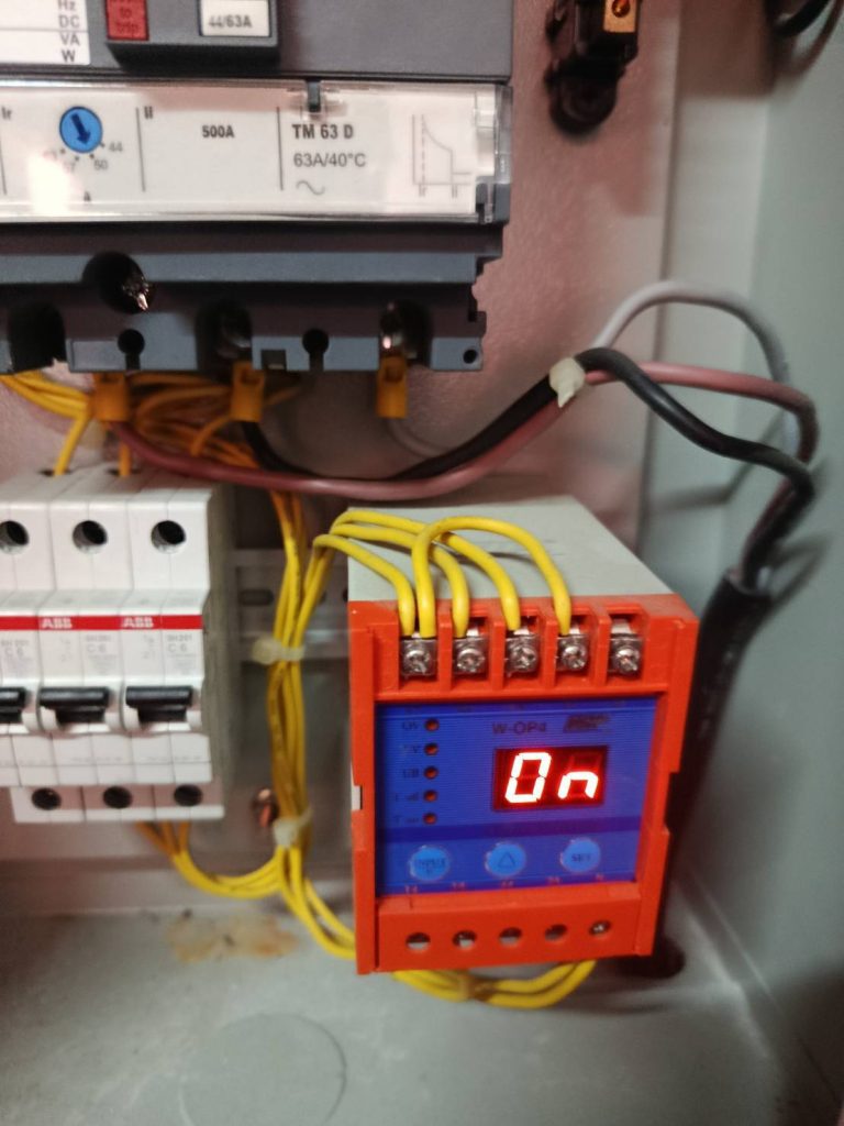 Molded Case Circuit Breaker (MCCB)