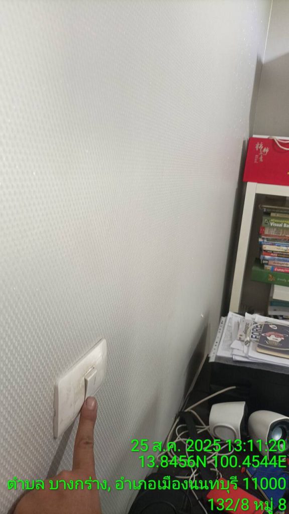 ช่างไฟฟ้าทดสอบสวิชต์