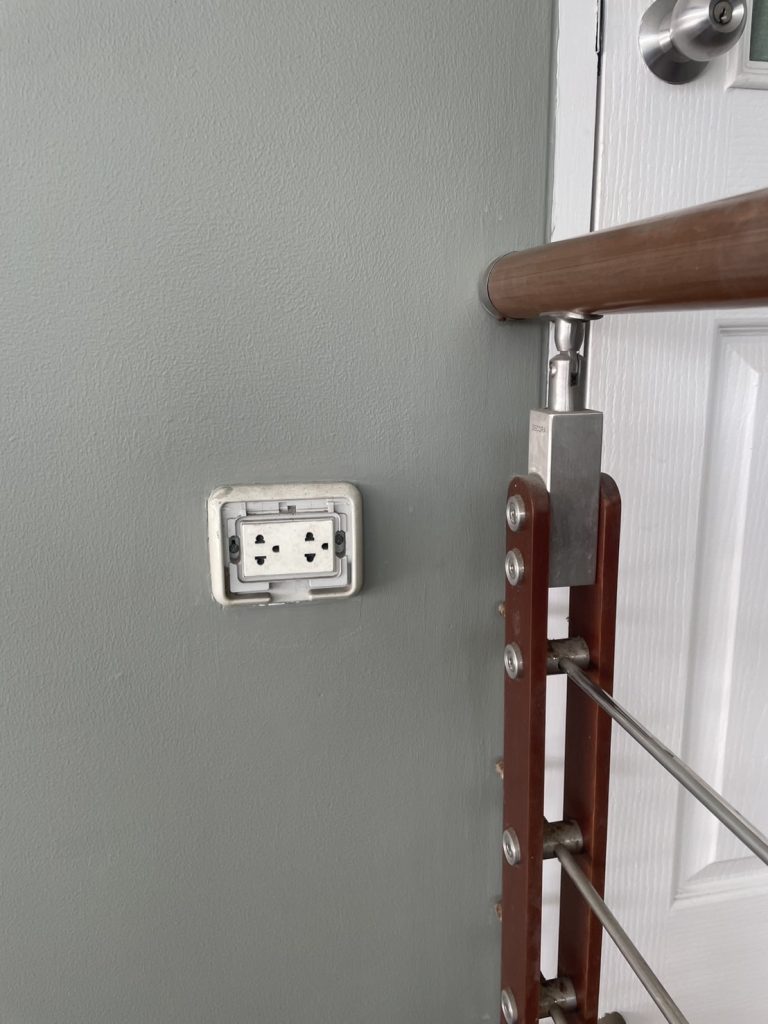 ตรวจเช็กปลั๊กไฟ